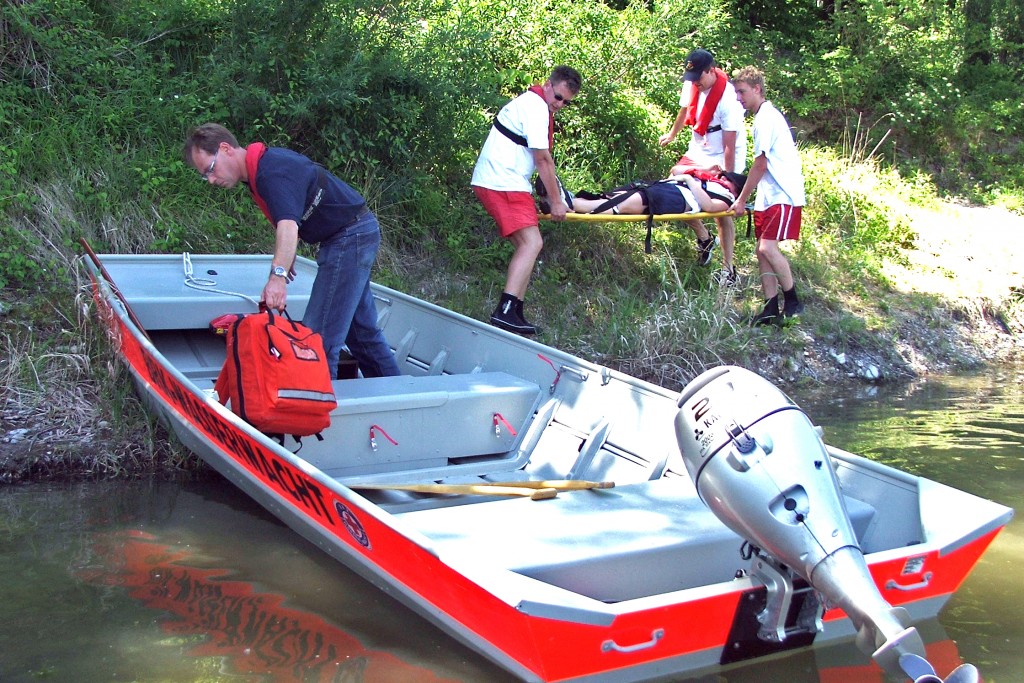 Fortbildung - Patiententransport mit Hochwasserboot der KWW Augbsurg-Stadt