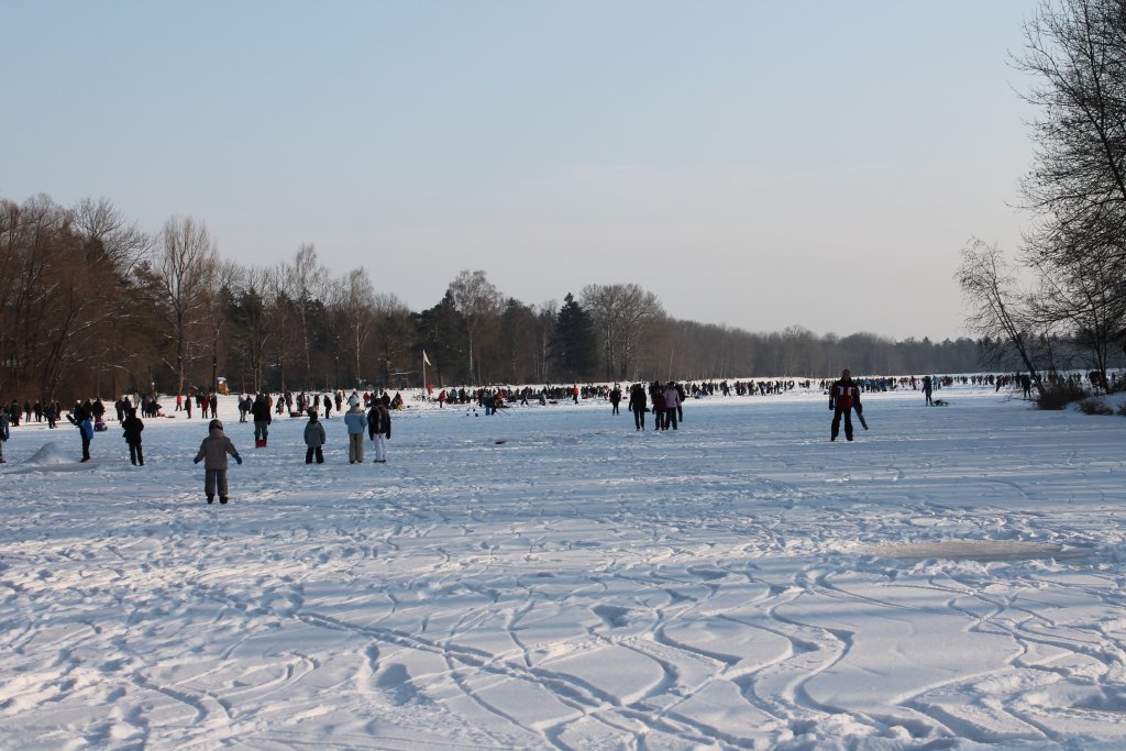 Schlittschuhläufer auf dem Kuhsee