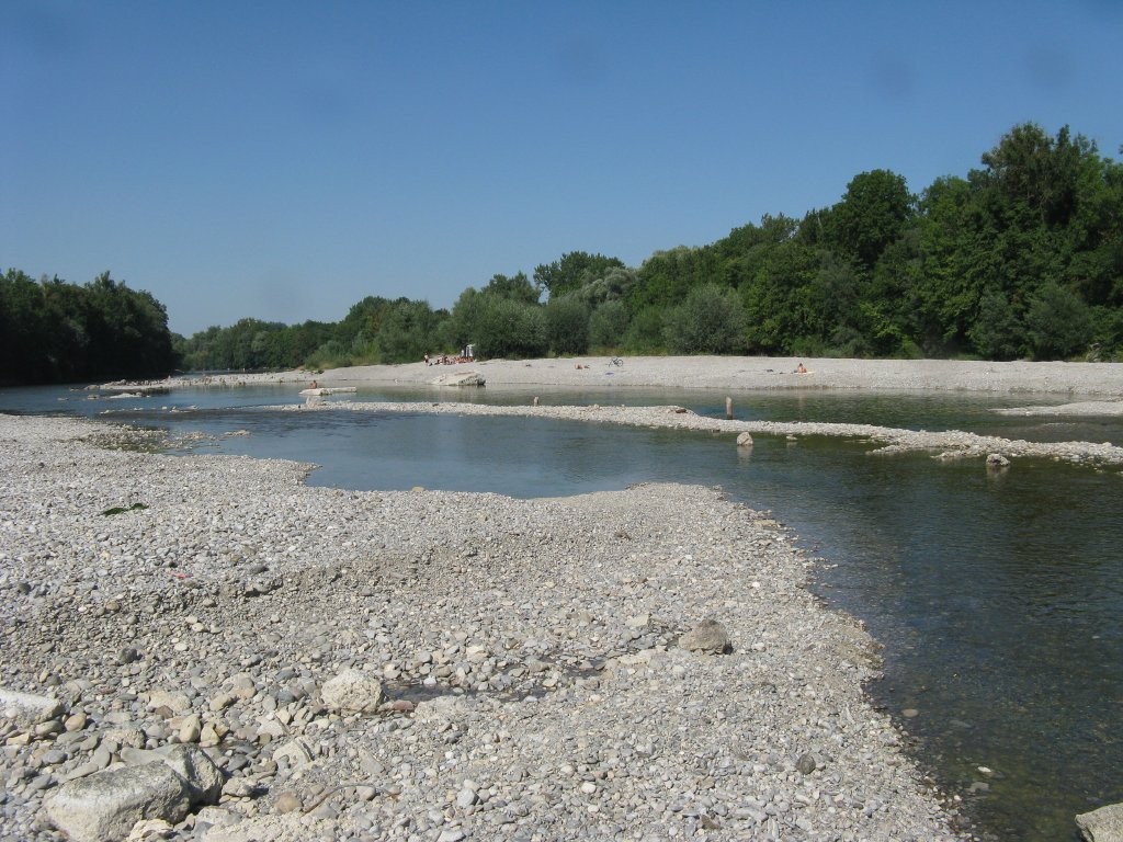 Gumpen mit über 2 Meter Tiefe und Reste der alten Wehranlage